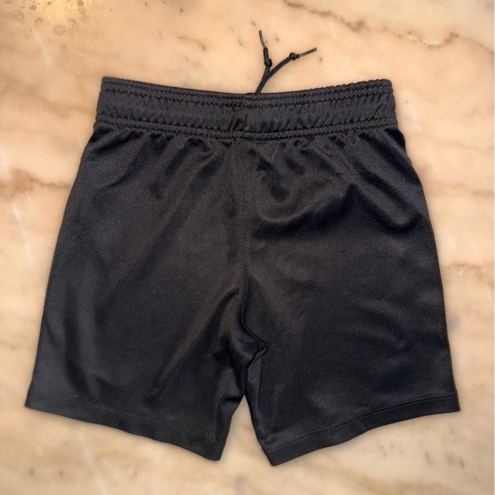 Boys Nike Gray short sleeve with black shorts size 7 Large - Picture 9 of 9